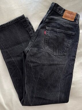 Levi's Black Straight Women's Jeans with Leather Patch